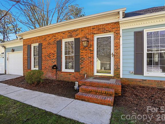 3rd image of 2538 Dalston Ln