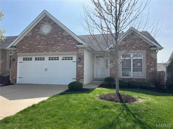 240 Glasgow Dr, Saint Charles, MO 63301