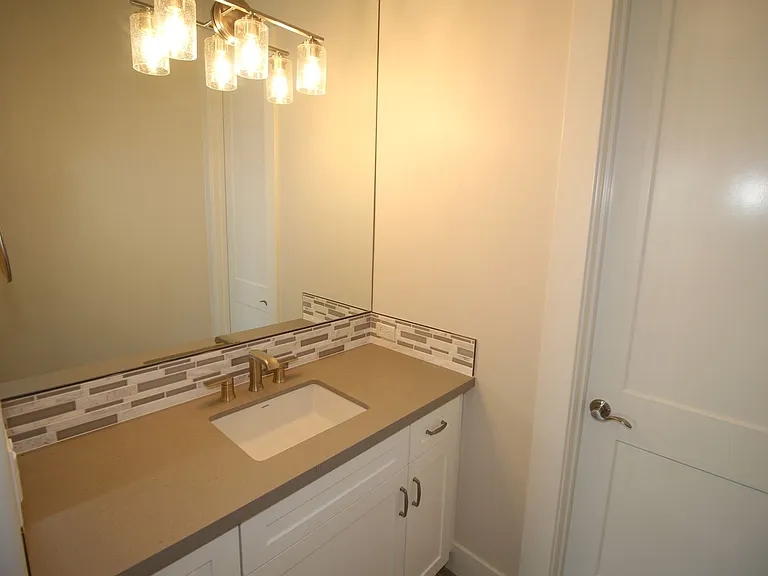 2104 Las Palmas — Photo 19