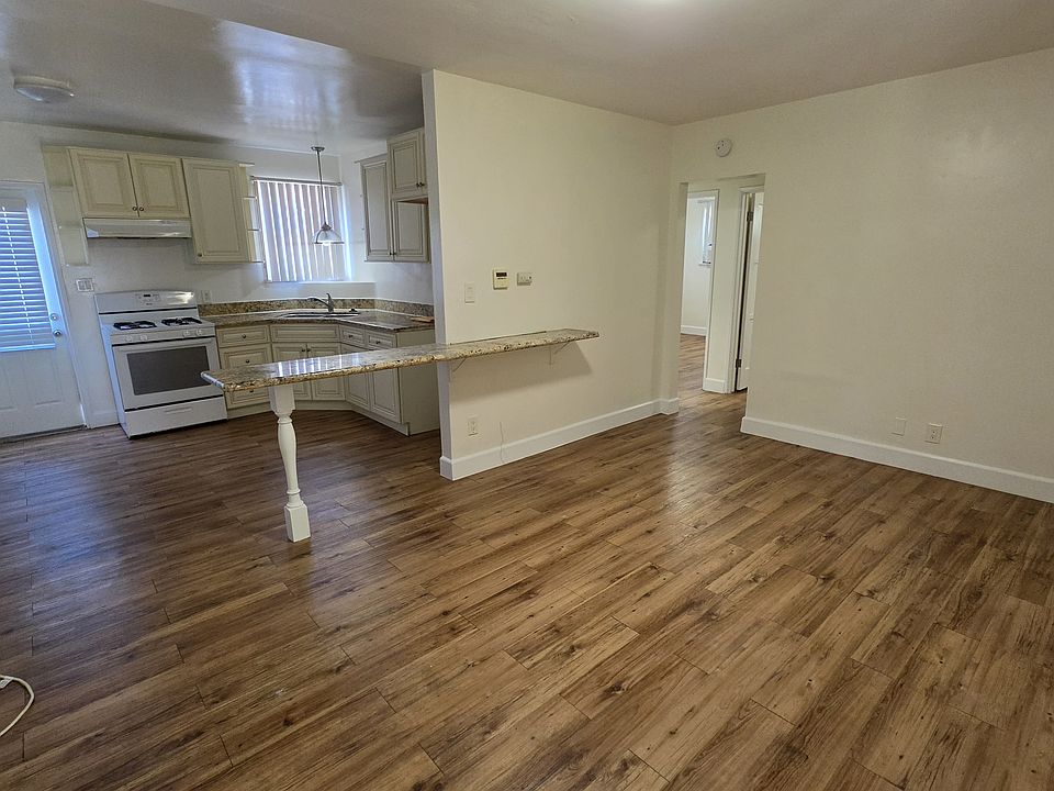 1st image of 216 N Clark St #216
