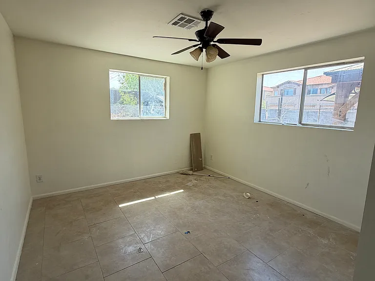 1729 W Pueblo Ave — Photo 3