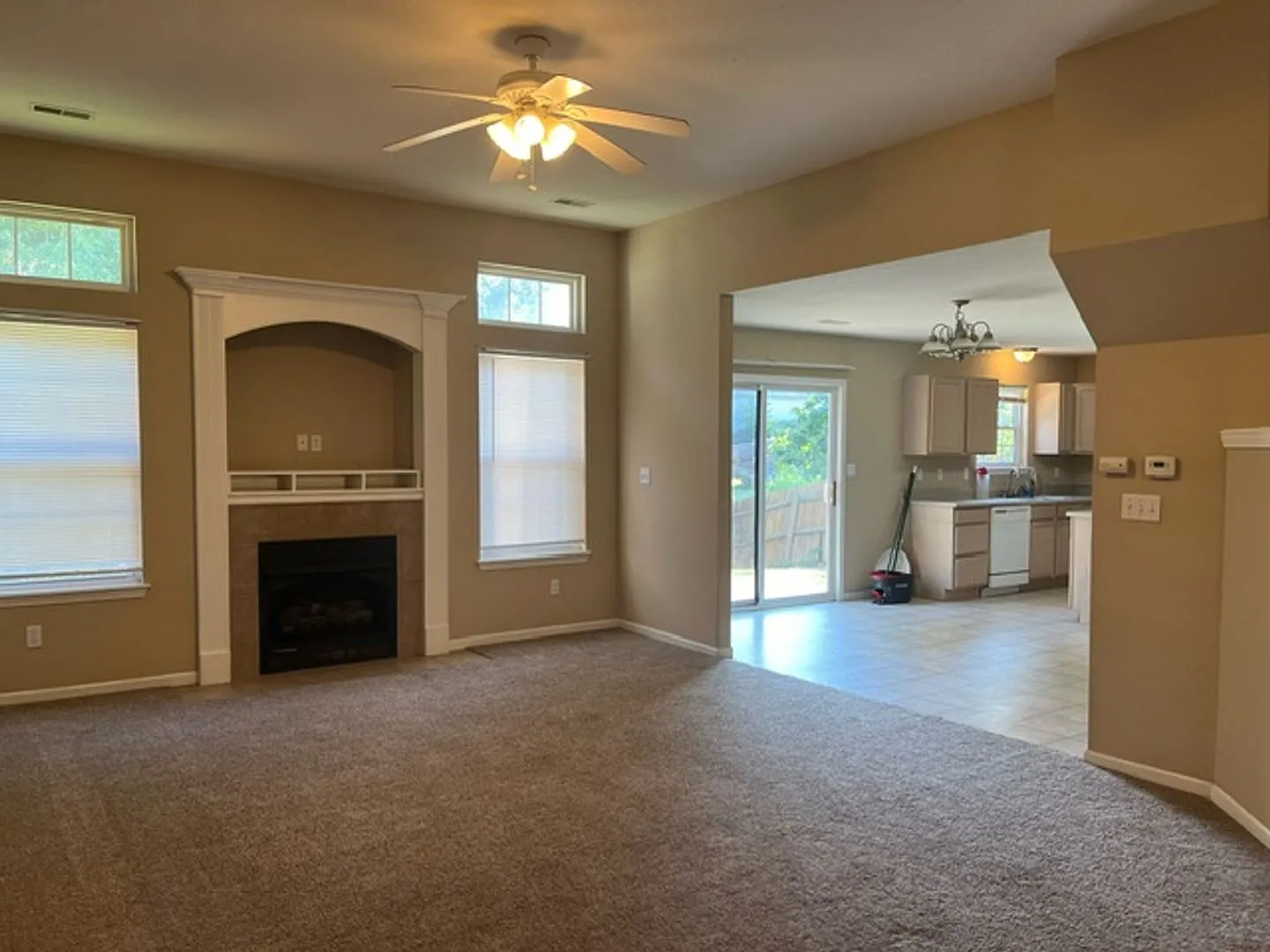 Nice 3 Bed 2.5 Bath House! — Photo 4
