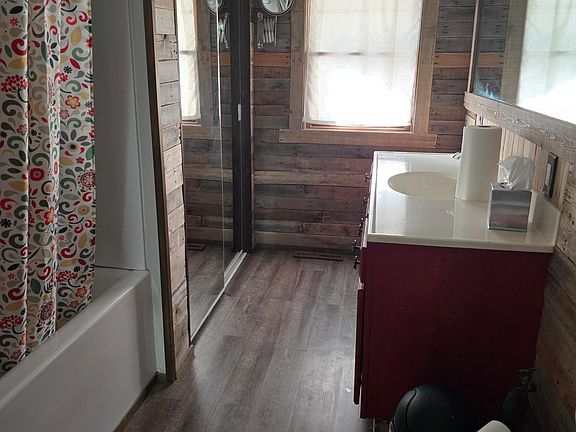 5th image of 424 Water St E