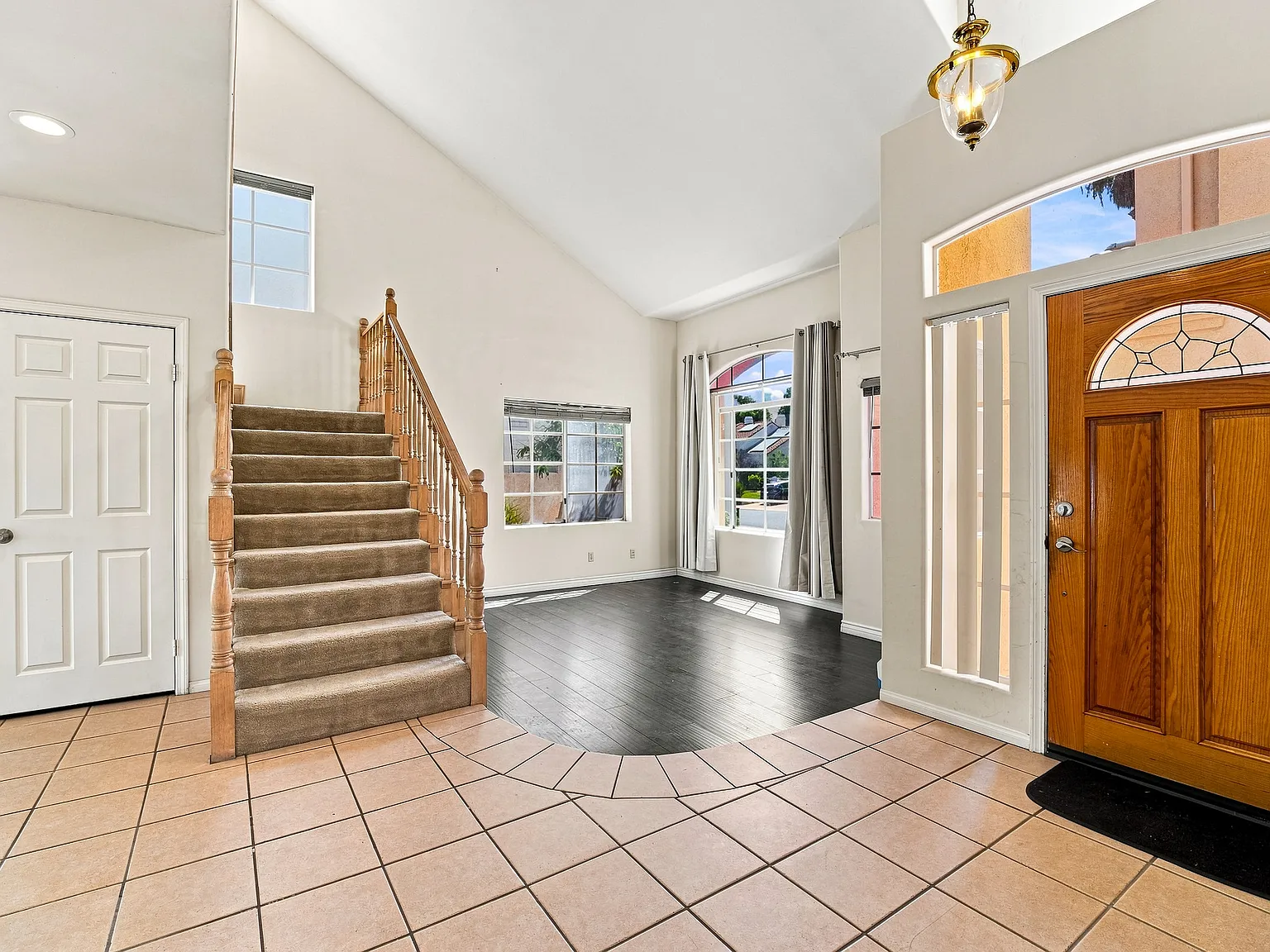5 bed, 2881 sqft, $5,445 — Photo 2