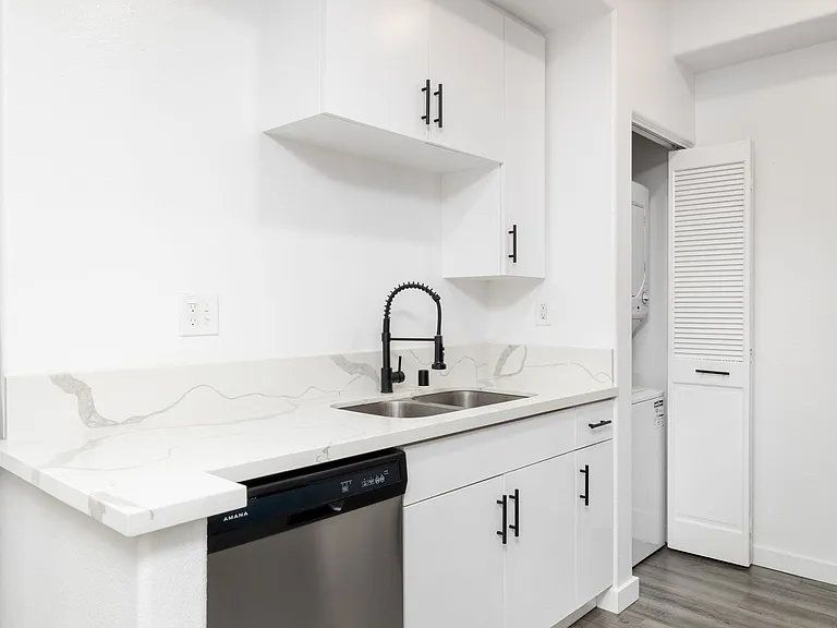 2820 Sawtelle Blvd — Photo 80
