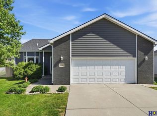 1048 Isaac Dr, Lincoln, NE 68521