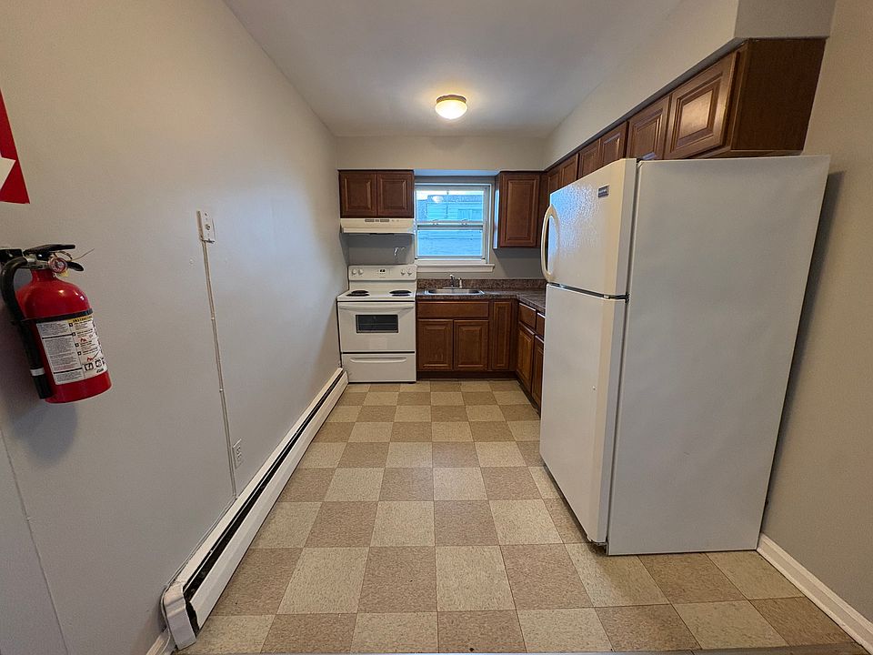 1st image of 125 Maple Ave #1B