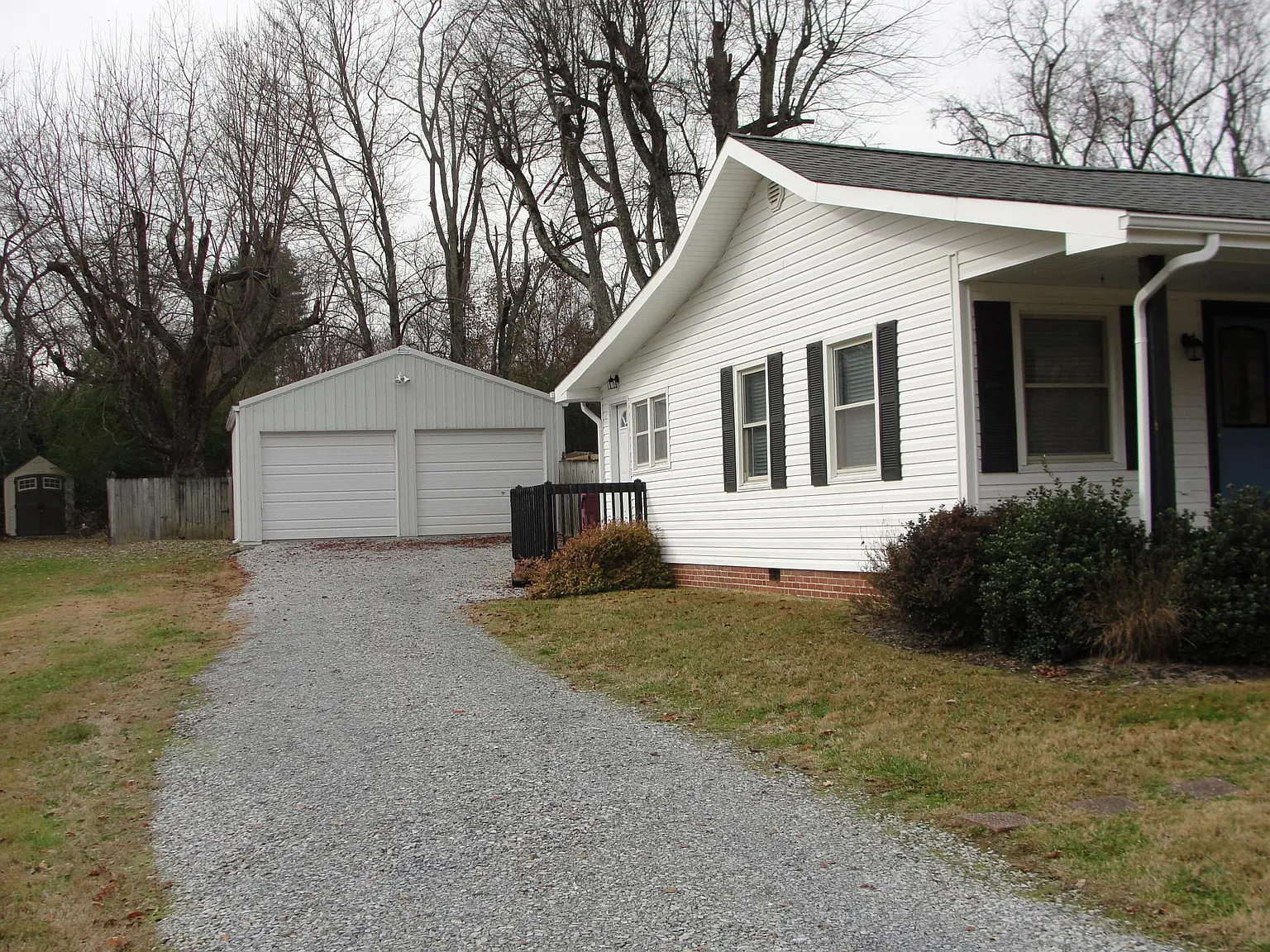 2 bed, 812 sqft, $1,400 — Photo 2