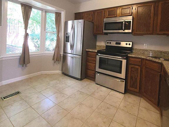 4th image of 2037 S Glebe Rd