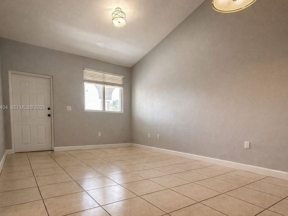 2nd image of 2908 SE 17th Ave Unit 202