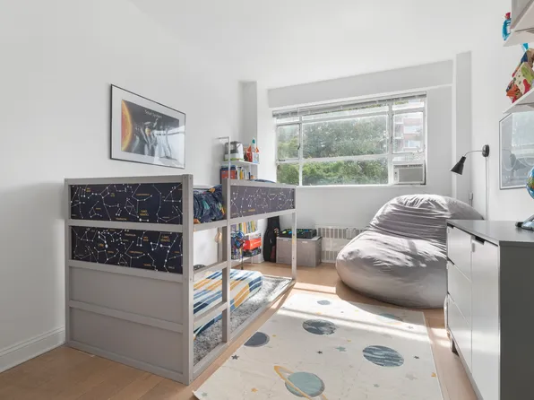 2727 Palisade Avenue image 8 of 18