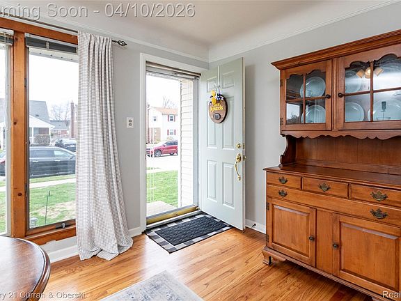 5th image of 9625 Ruth Ave