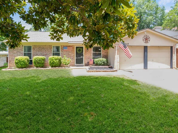 5807 Shady Hill Ln, Arlington, TX 76016