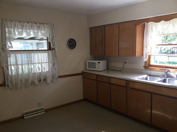 4th image of 2106 S Eaton Ave