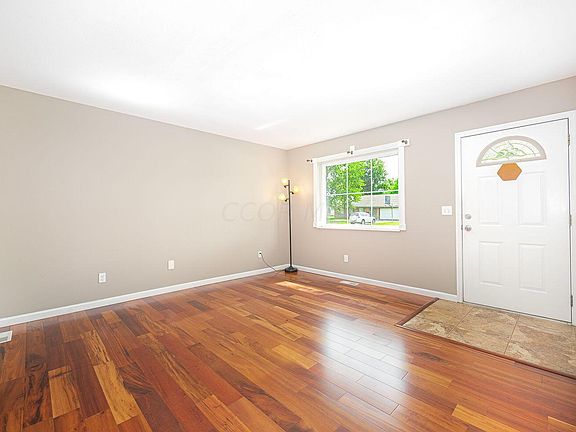 4th image of 395 Naples Pl