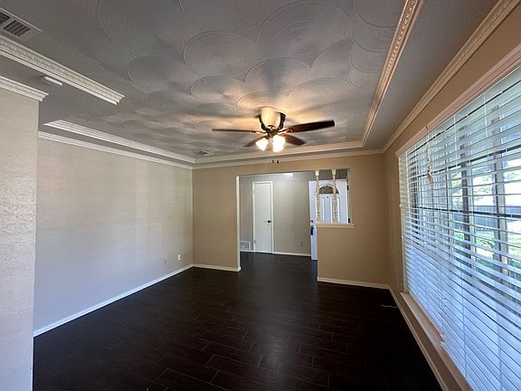 3rd image of 1226 Greenbriar Cir