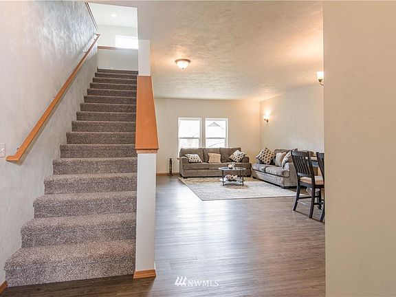 3rd image of 313 Elderberry St