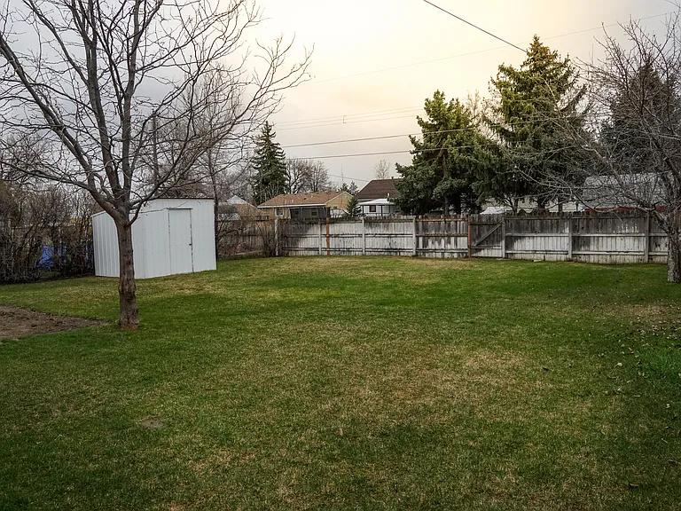 1528 Clark Ave — Photo 17