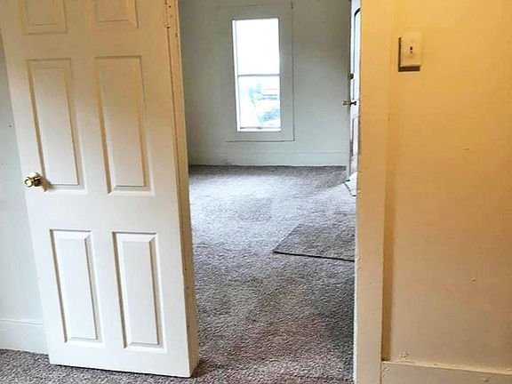 3rd image of 206 Hawthorne Ave