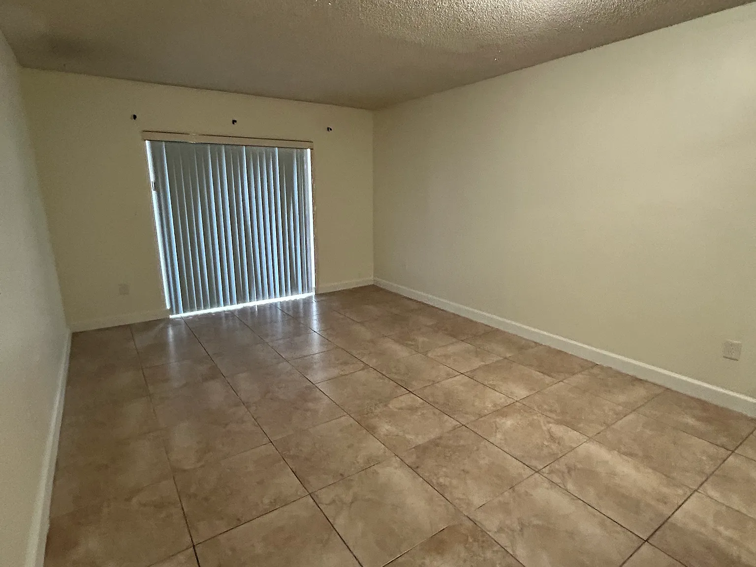 2 bed, 1.5 bath, 831 sqft, $2,350 — Photo 2