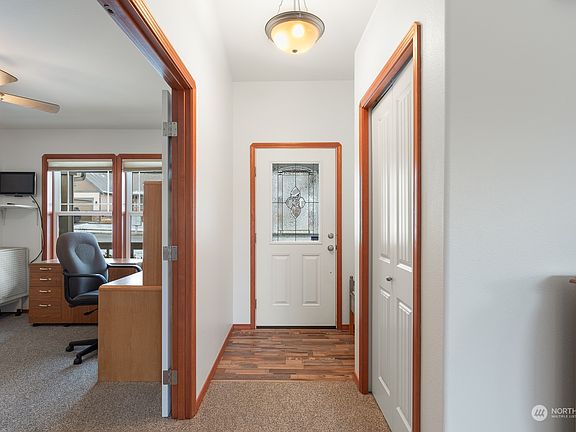 4th image of 28415 72nd Drive NW