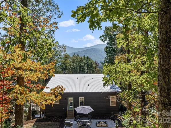210 Pine Hill Dr, Swannanoa, NC 28778