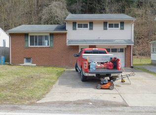 284 Bailies Run Rd, Creighton, PA 15030