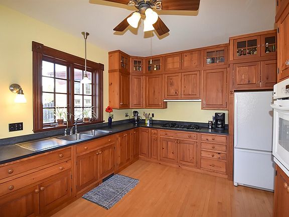 4th image of 609 N 5th Ave