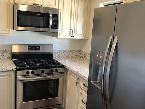 4th image of 18530 Hatteras St Unit 310