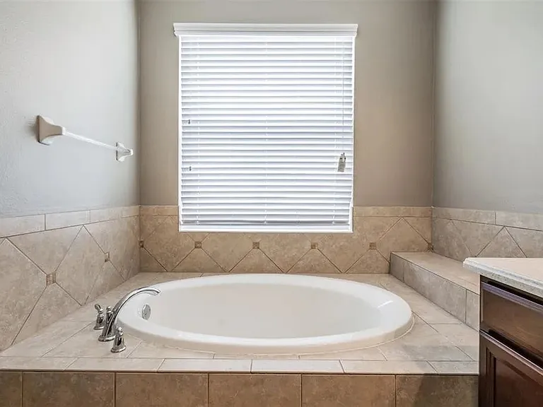 7207 Nightshade Dr — Photo 25