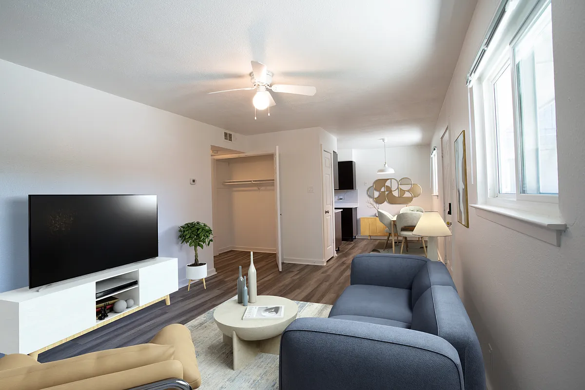 Building Photo - 7945 Gault St #202