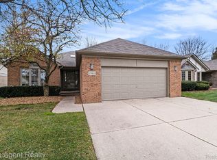 37803 Chase Run Dr, Sterling Heights, MI 48310
