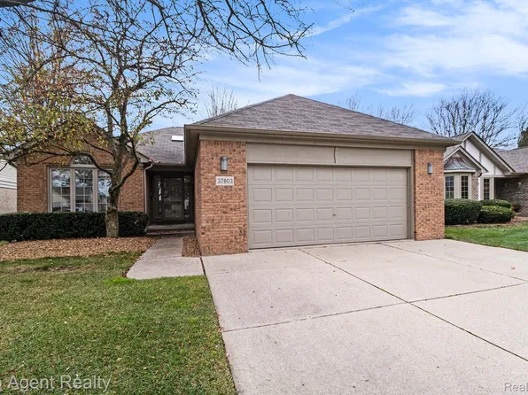 37803 Chase Run Dr, Sterling Heights, MI 48310