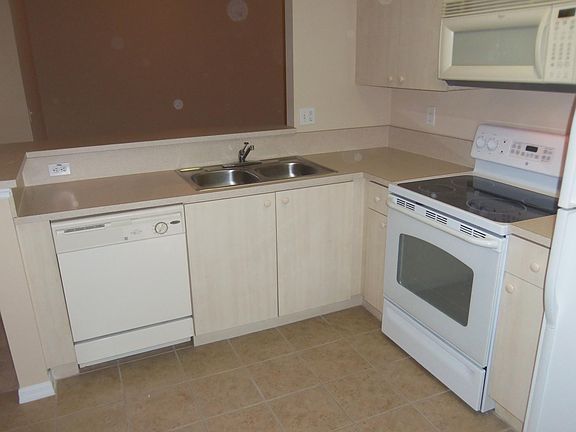 4th image of 1911-4241 Bellasol Cir #1911