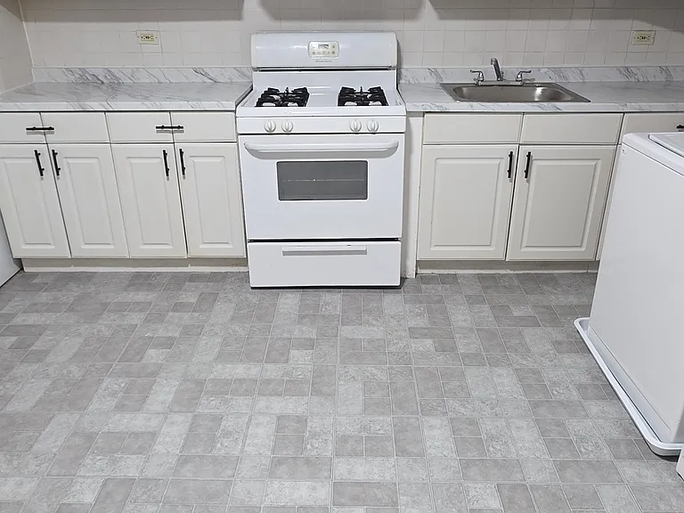 2243 W Fayette St — Photo 5