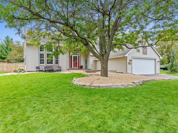 726 Camberwell Dr, Eagan, MN 55123
