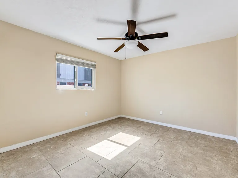 2525 N Oleander Ave #203 — Photo 7