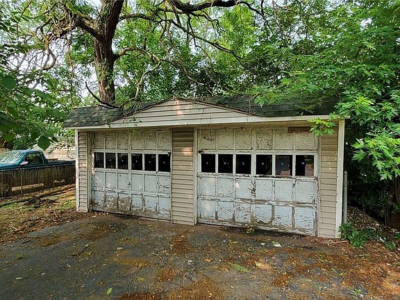 2nd image of 3642 E 54th St