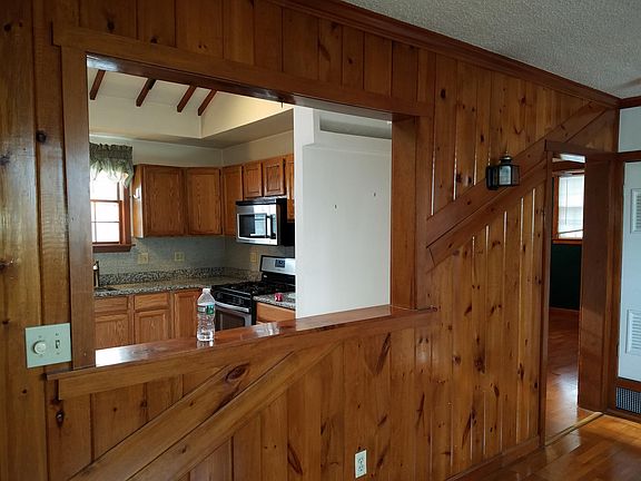 4th image of 41 Davis Ave #10