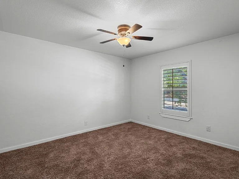 6211 Manor Rd #107 — Photo 32