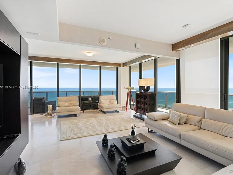 5875 Collins Ave #1902 — Photo 17
