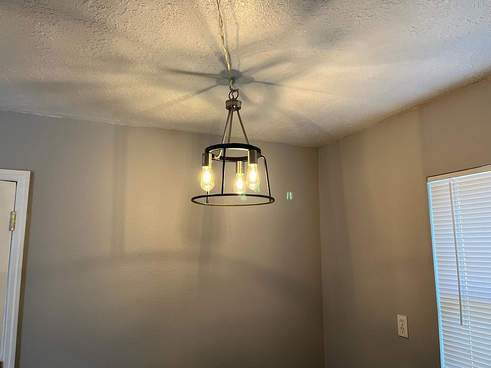 1st image of 216 Pine Ave