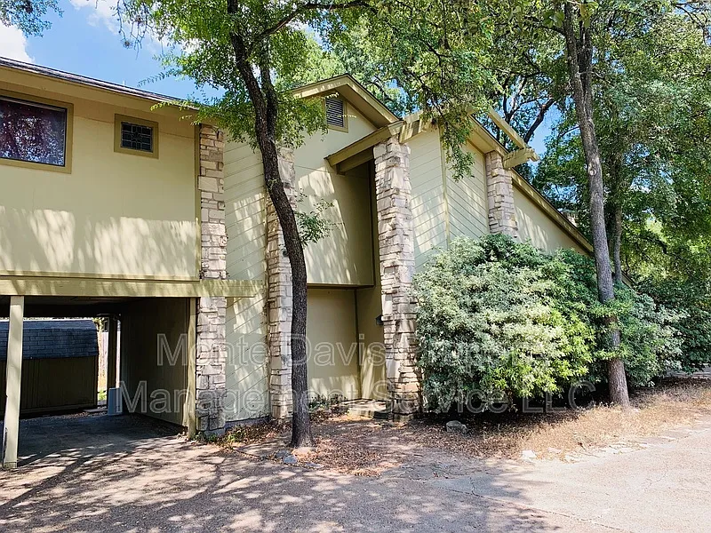 2 bed, 2.0 bath, 1300 sqft, $2,000 — Photo 2