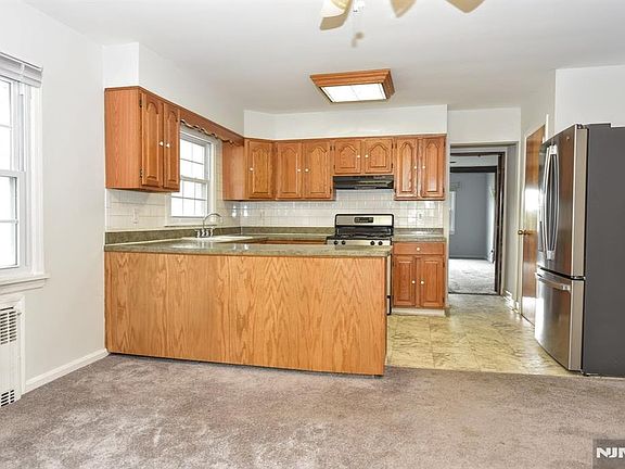 4th image of 88 Woodland Ave