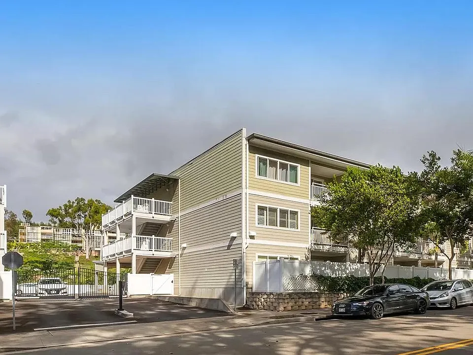 95-060 Waikalani Dr #D-303