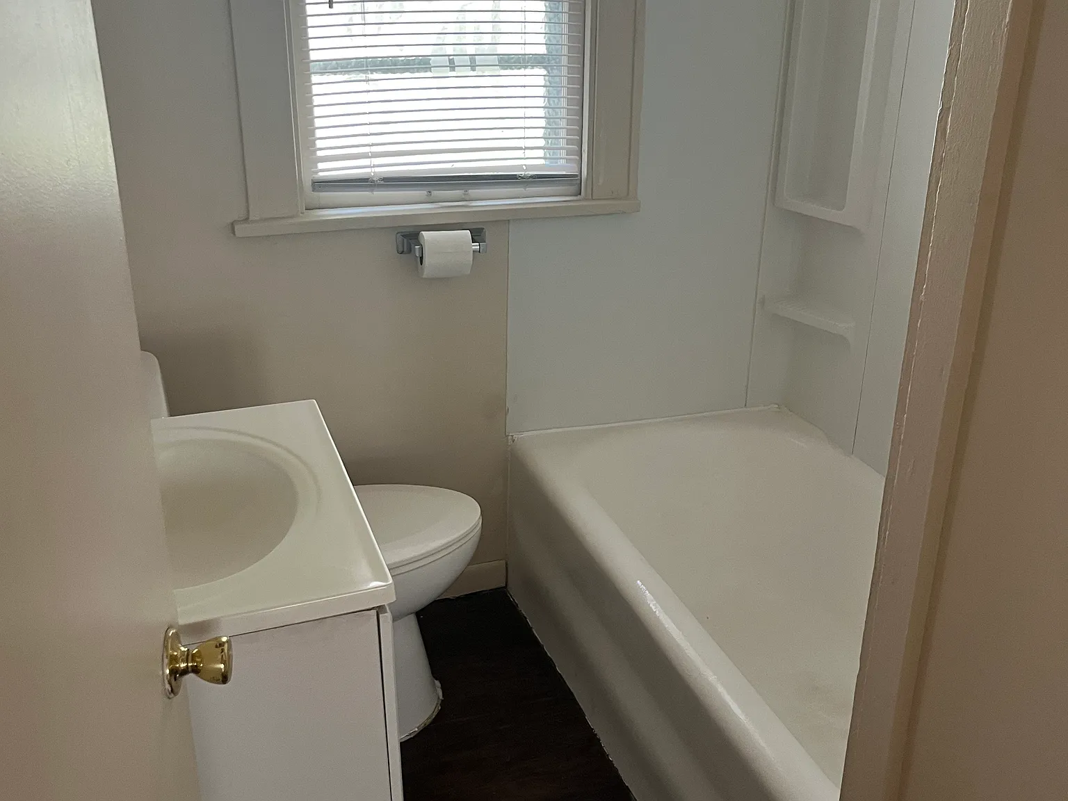 242 W High St — Photo 4