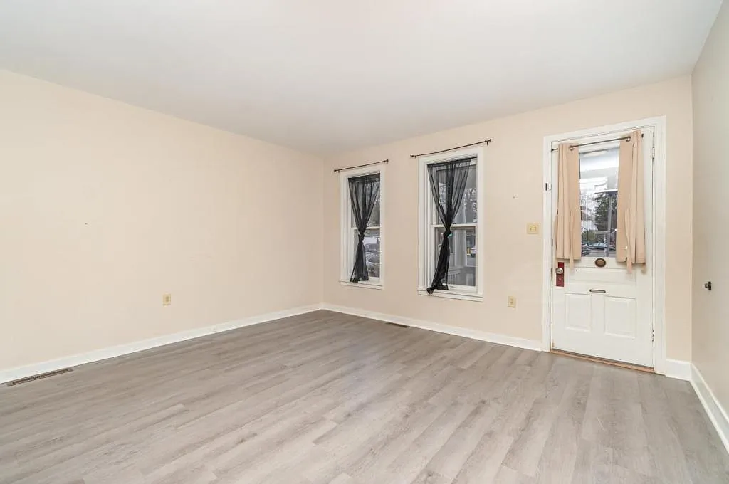 602 W Louther St — Photo 2