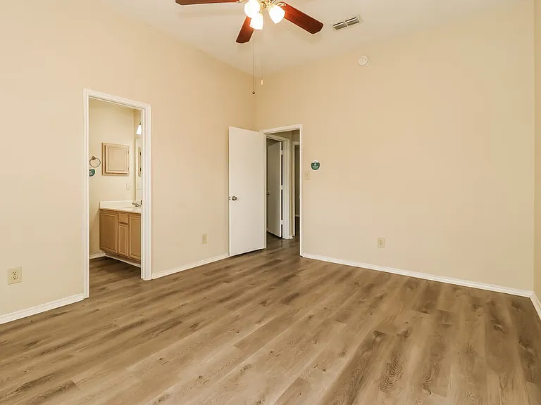 4001 Periwinkle Dr — Photo 11
