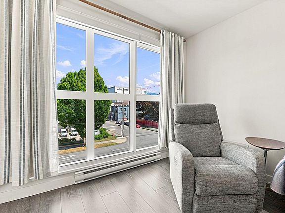 4th image of 1588 Hastings St E #323