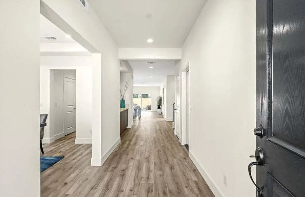 4 bed, 3.5 bath, 3036 sqft, $4,825 — Photo 4